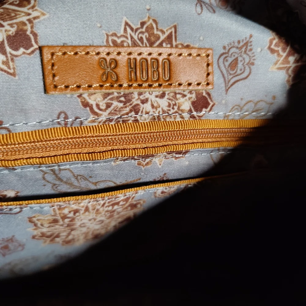 Handbag - Picture 6 of 9